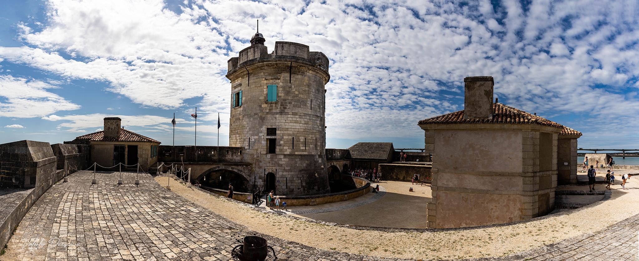 La Tour et la cours intérieure